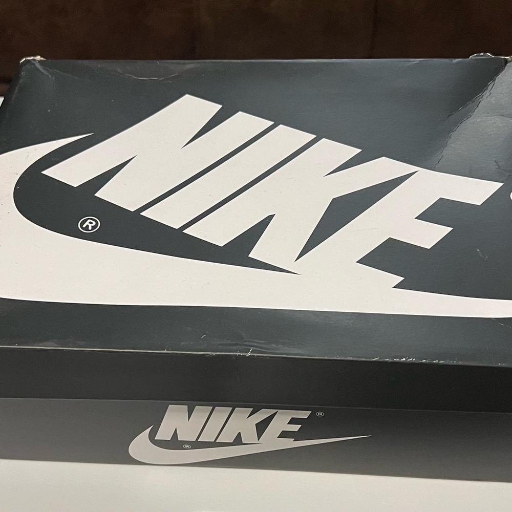 Brand New 1985 Air Jordan 1s Black & White Still In The Box. Like For A Deal!!! - Picture 14 of 16